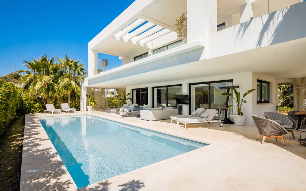 Price reduction, contemporary 5 bedroom villa in Nueva Andalucia